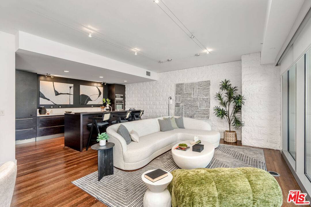 6250   Hollywood Blvd 1BR Hollywood Hills East La