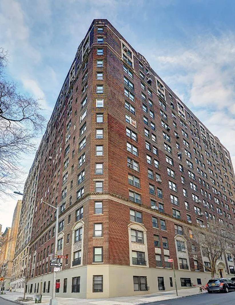 Sweet two bedroom, two bath newly renovated apartment with amazing closet space, in unit washer dryer and well proportioned large rooms.