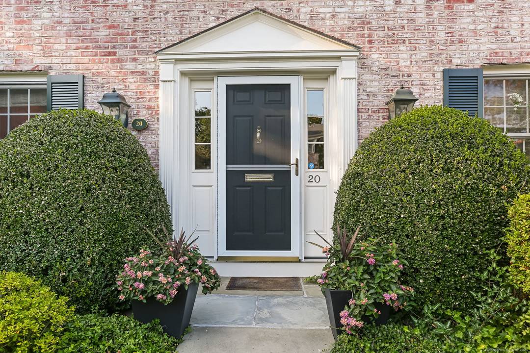 This spacious 3 bedroom, 2 full 2 half bath townhouse offers luxury, care free living within an easy walk to the quaint New Canaan village with a variety of restaurants, ...