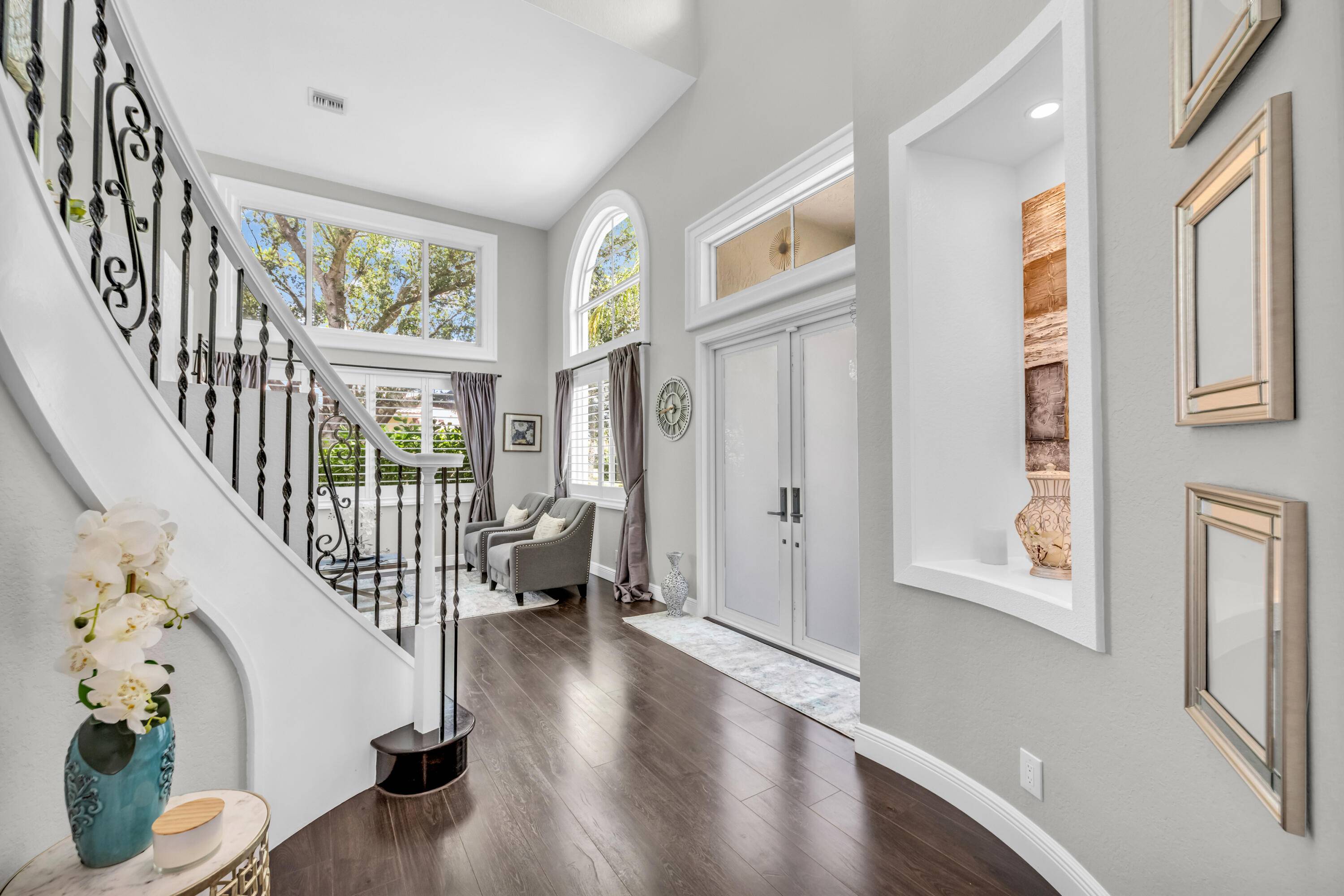 Welcome to this stunning 5 bedroom, 3 bath, two story home in the highly sought after equestrian community of ''The Isles at Wellington''.
