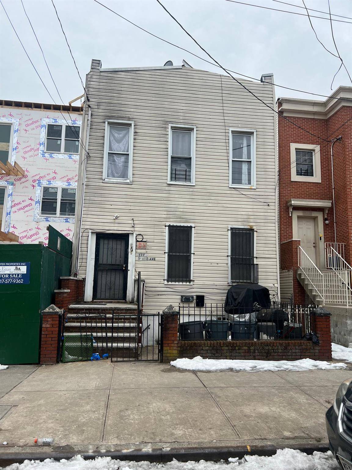 Property is located close to shopping, transportation and easy access to main roads.