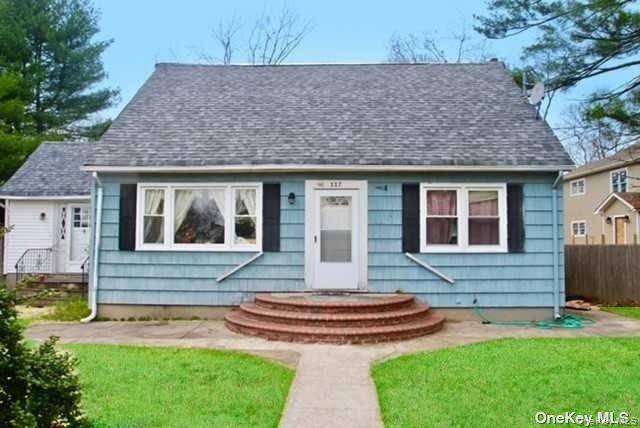 Open concept, spacious 4 bedroom, 3 bath, flat 1 2 acre, fully fenced backyard, close to town, shopping, restaurants, gas heat, wood floors, private driveway, washer, dryer, dishwasher.