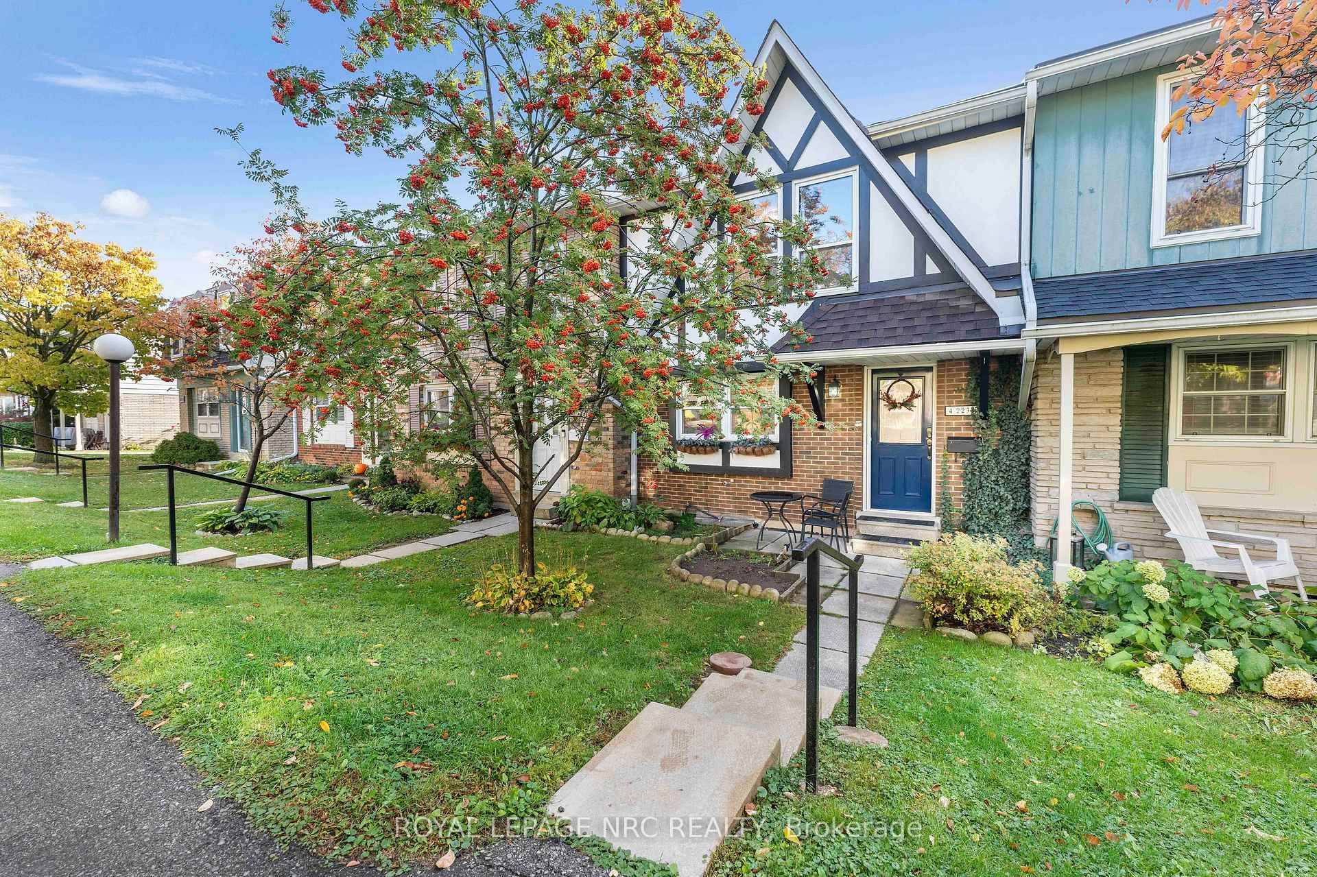 Welcome to Unit 4 at 2232 Upper Middle Road in the one of the highly sought after Brant Hills community of Burlington !