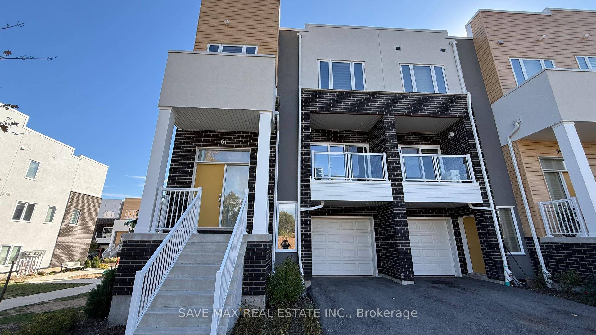 Beautiful 2 BR and Den End Unit Townhomes comes with 3 Washrooms.