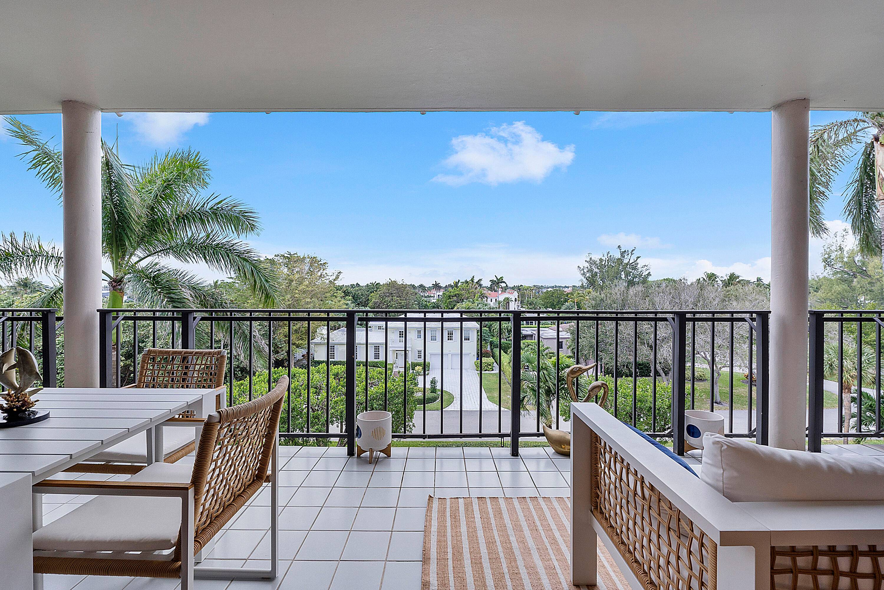 Elevate your LIFESTYLE at THE MAYFAIRof BOCA RATON Your Perfect Retreat Awaits !