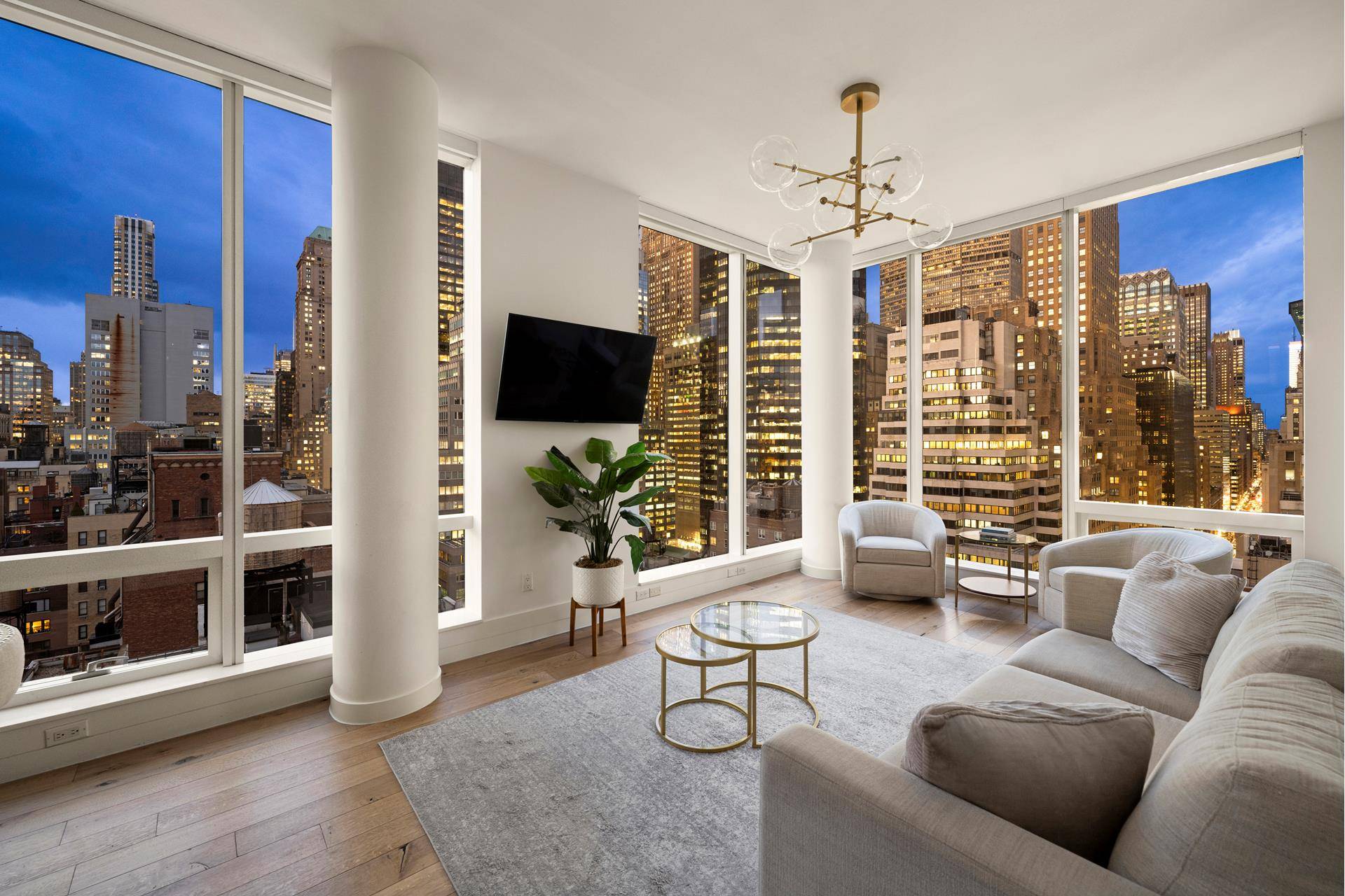 Welcome to 325 Lexington Avenue, 21B a stunning 1 bedroom, 1 bathroom condominium that seamlessly blends luxury, convenience, and breathtaking city views.