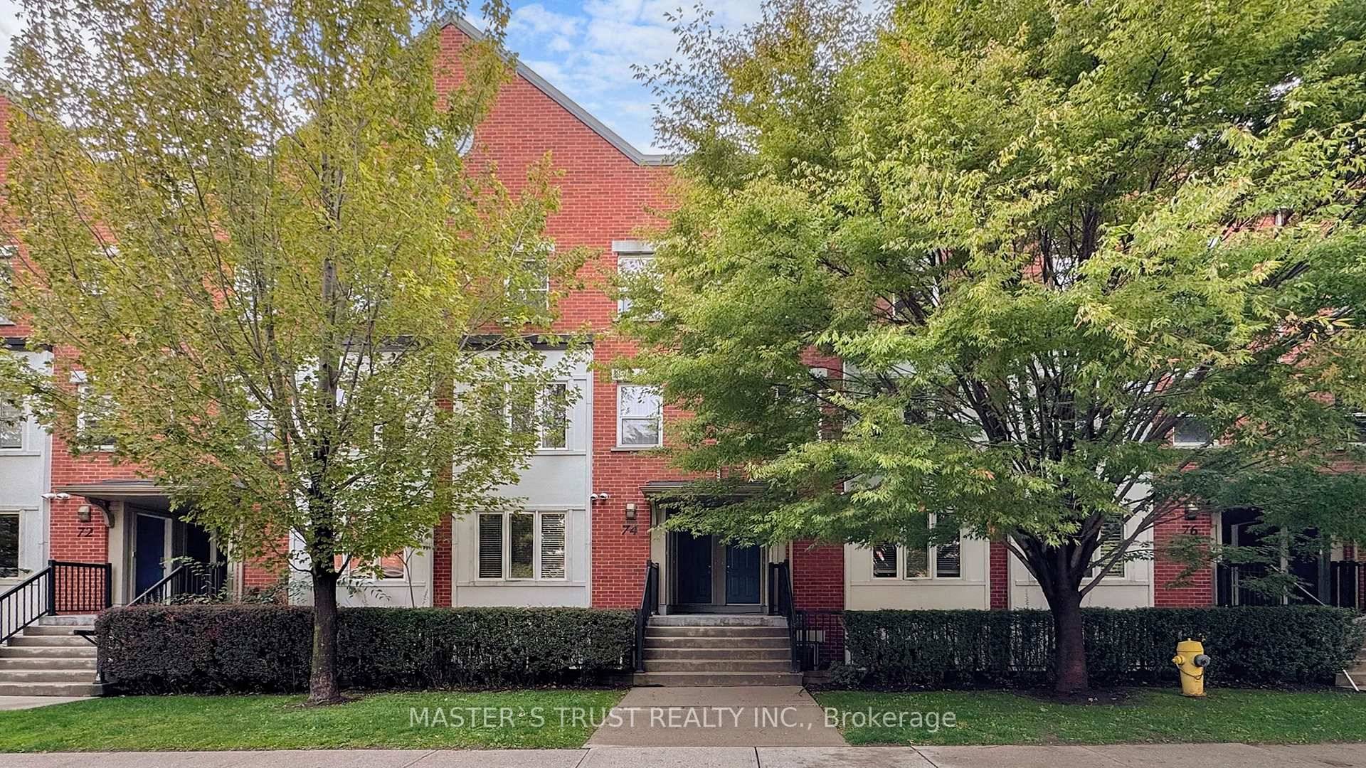 2 Bedrooms townhouse with 2 storey in quiet location at Dundas East and DVP.
