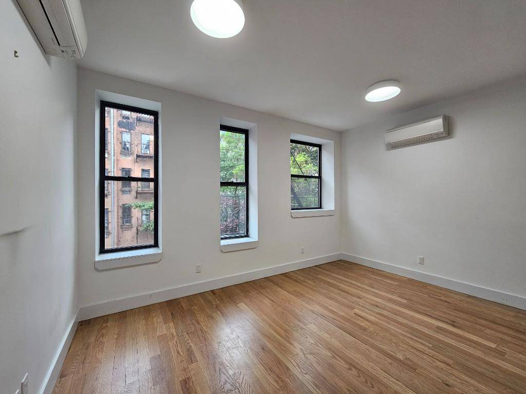 Renovated 1 bedroom apartment in Prime Upper East Side LocationLocation Discover the vibrant lifestyle of the Upper East Side with this stunning 1 bedroom apartment, ideally situated between 1st and ...