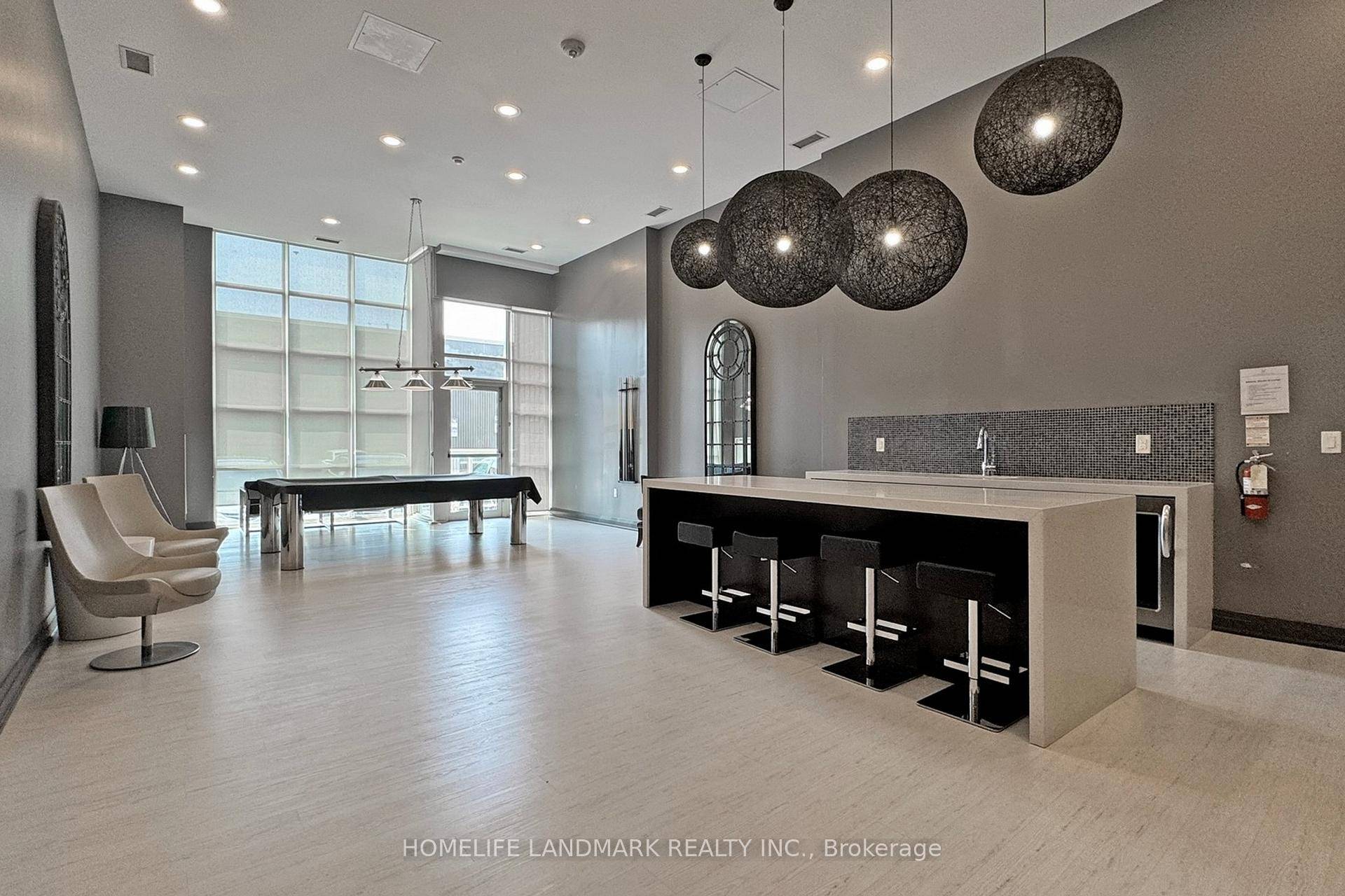 The sunshine fills the unit Only the few floor with 9 foot celling in this building and Area !