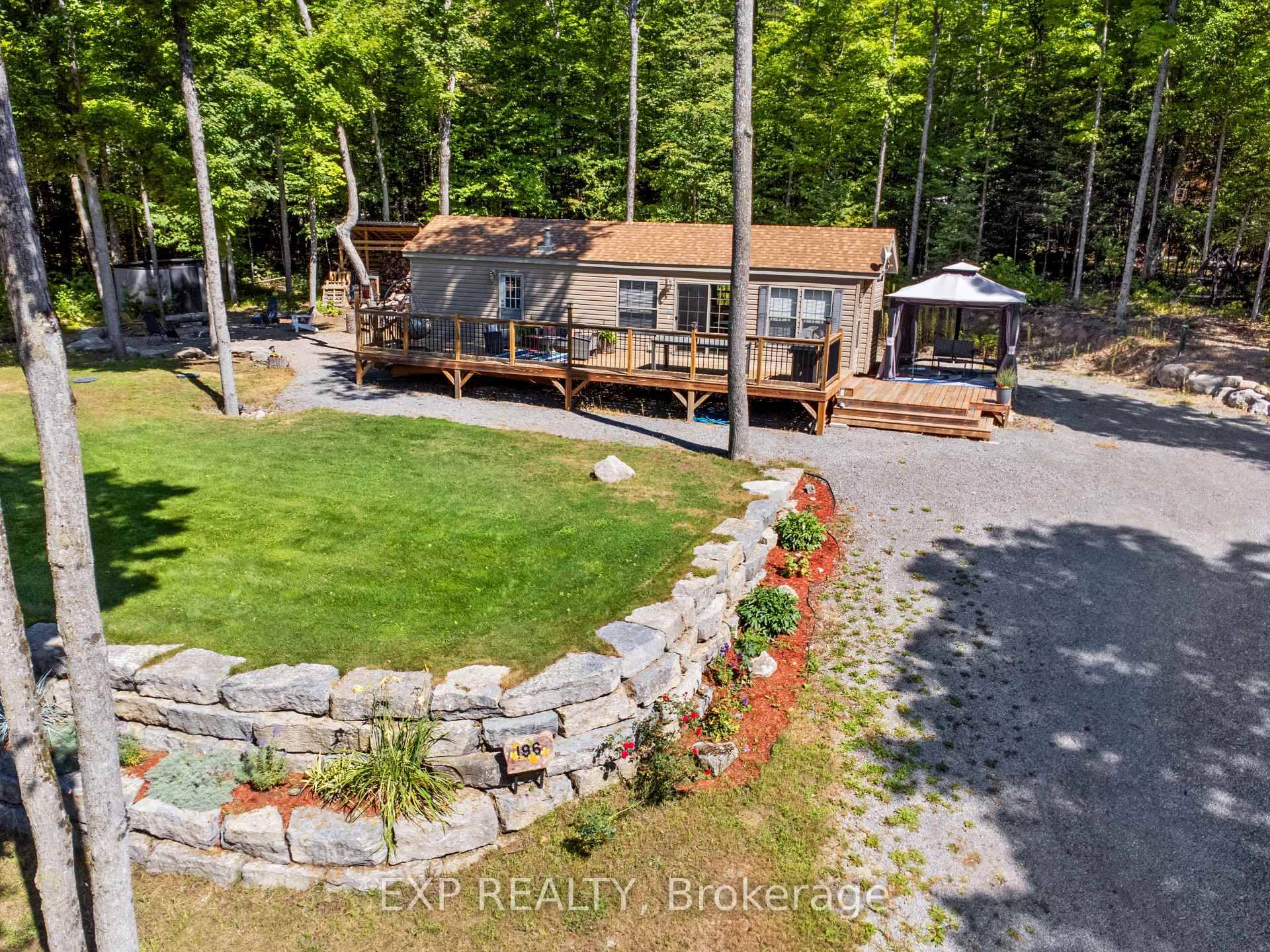 Awesome, Affordable Country Living by the Lake !