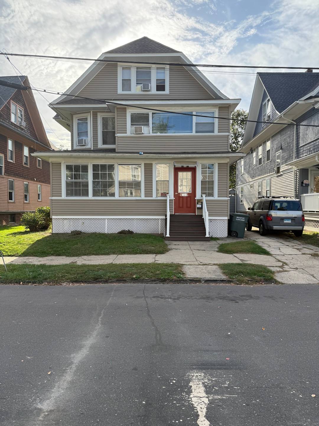 Investor's Dream in Prime Bridgeport Location !