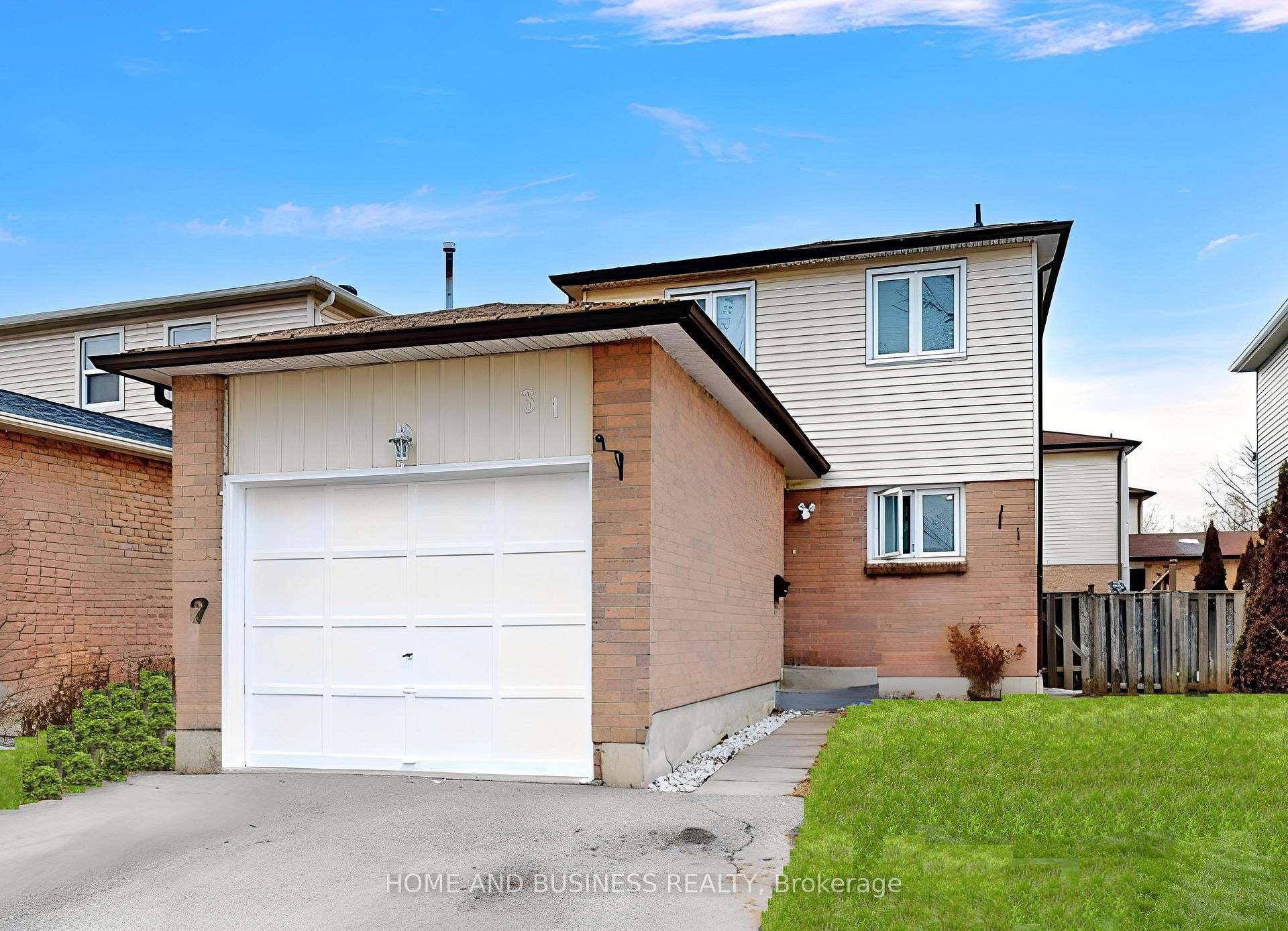 Welcome to this charming main level in a detached home offering 3 bedrooms 2 bathrooms.