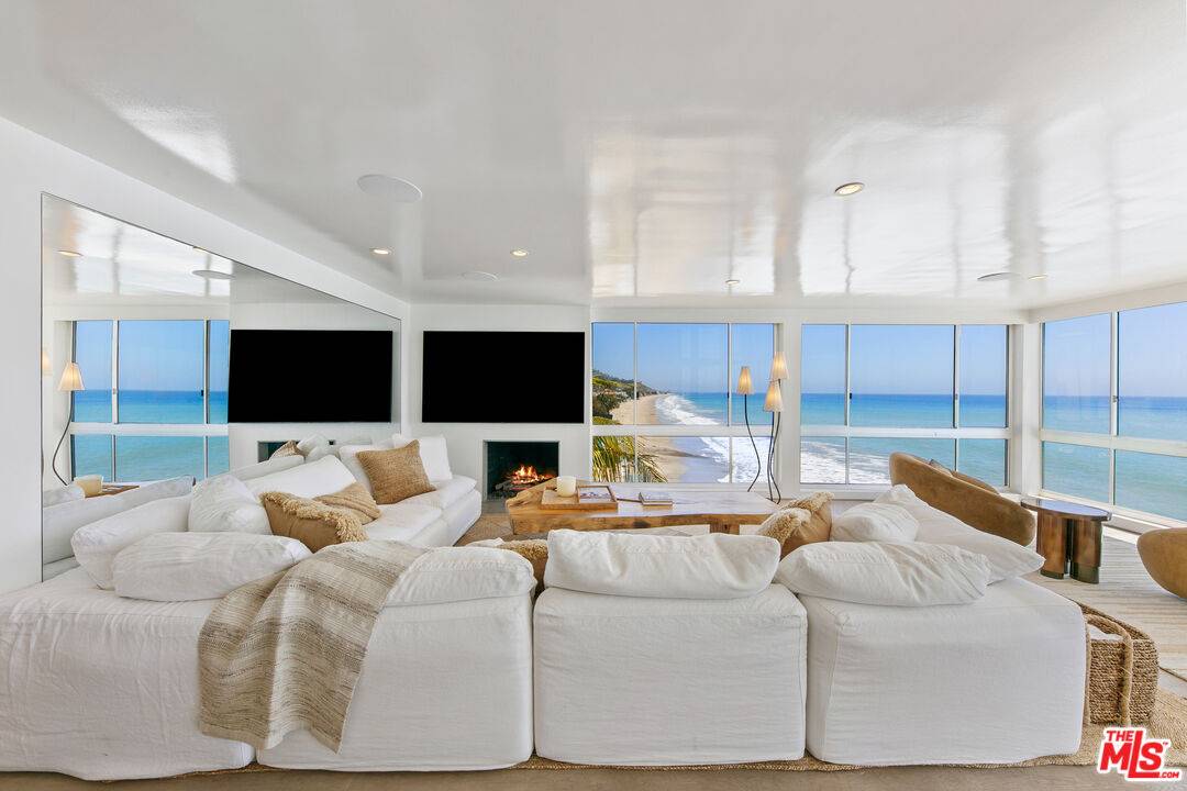22548 PACIFIC COAST HWY 2.0 Malibu LA