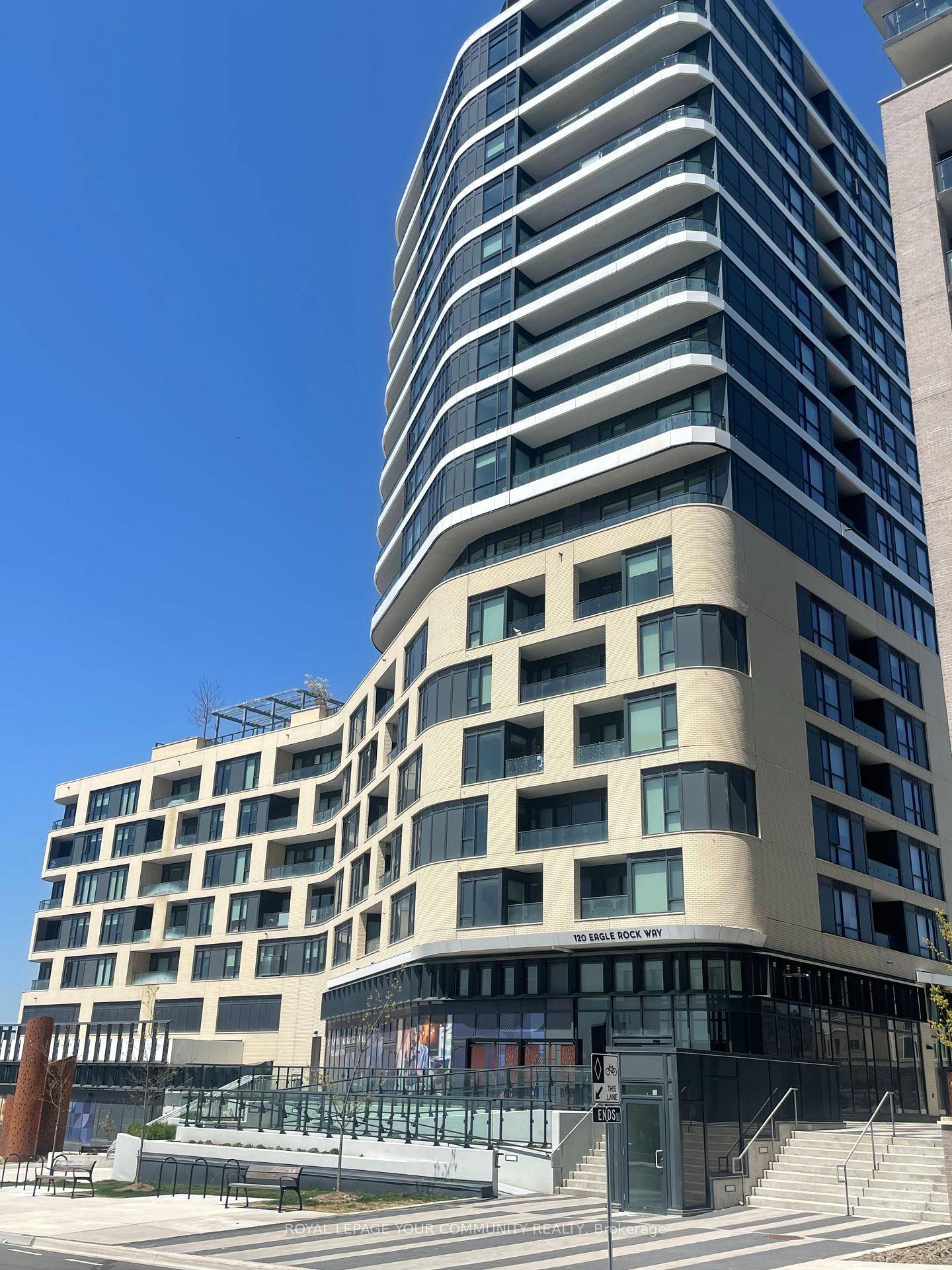 Welcome to this stunning condo for lease, ideally located next to Maple GO Station and just minutes from major highways, top rated schools, premium shopping, restaurants, entertainment, and parks.