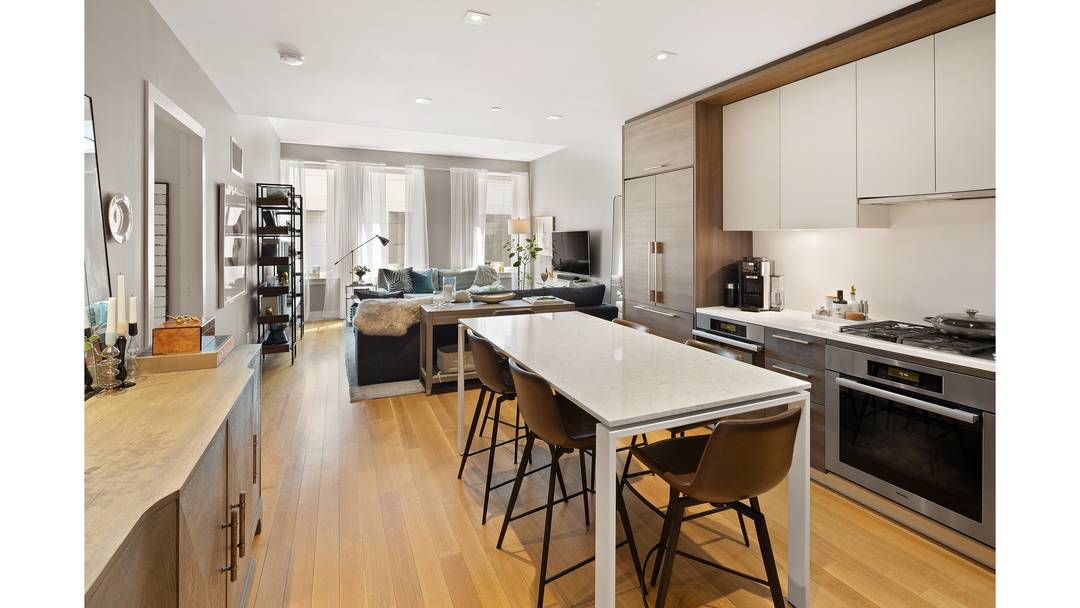 Just listed ! Triple mint 2 bedroom, 2 bathroom residence at 101 Leonard, a highly coveted boutique condominium in the heart of TriBeCa.