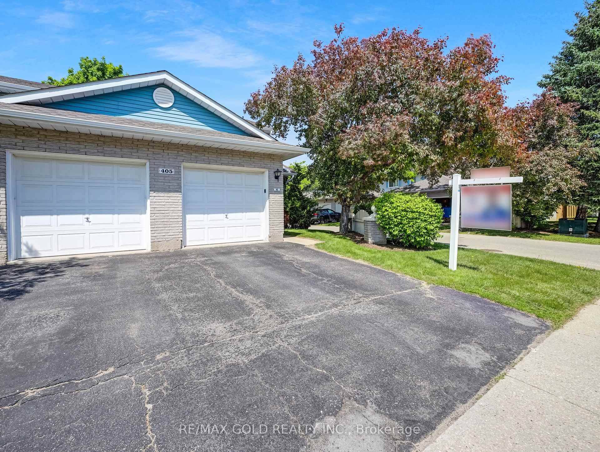 Welcome to Unit 6 Kingscourt Drive, a move in ready corner townhouse nestled in the prestigious Colonial Acres neighborhood of Waterloo.