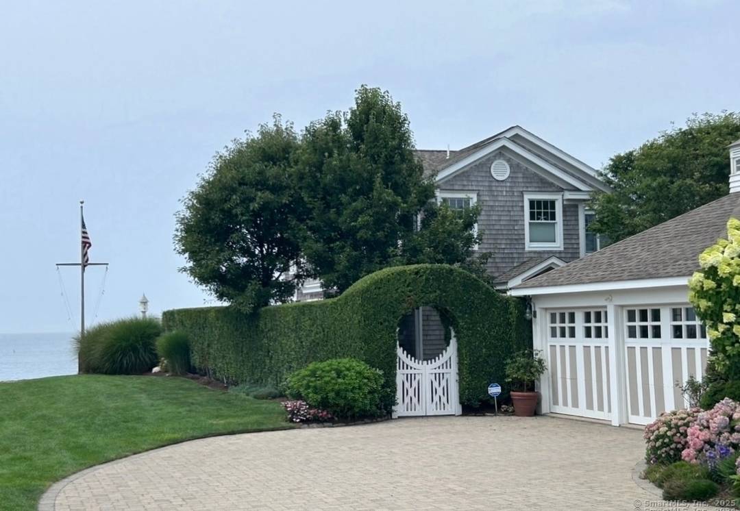 BEACHFRONT Beautifully renovated Furnished luxury waterfront 8400 weekly rental or 1200 a day for June 1st thru Sept.