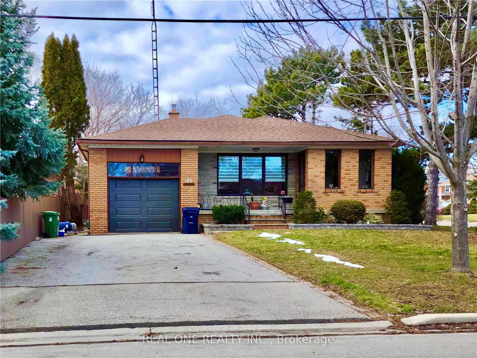 Welcome to this well maintained back split Detached home Upper unit in highly desirable North York Neighbourhood, newly renovated Functional foyer, Open Concept Layout with Large Windows Overlooking the Street, ...