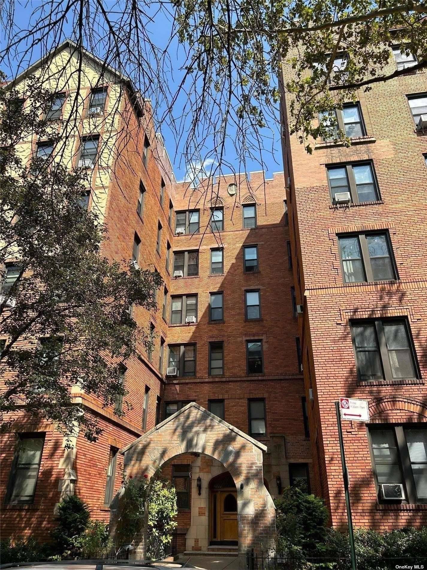 Welcome to the sought after neighborhood of Sunnyside !