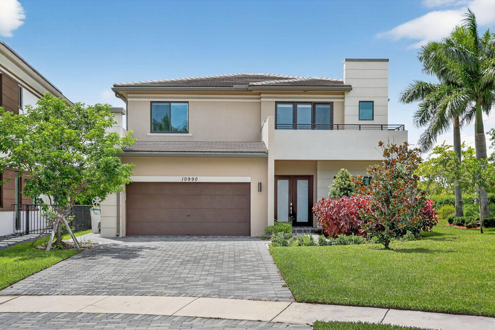 Welcome to your Private Oasis in Prestigious Parkland, one of Florida's most desirable cities !