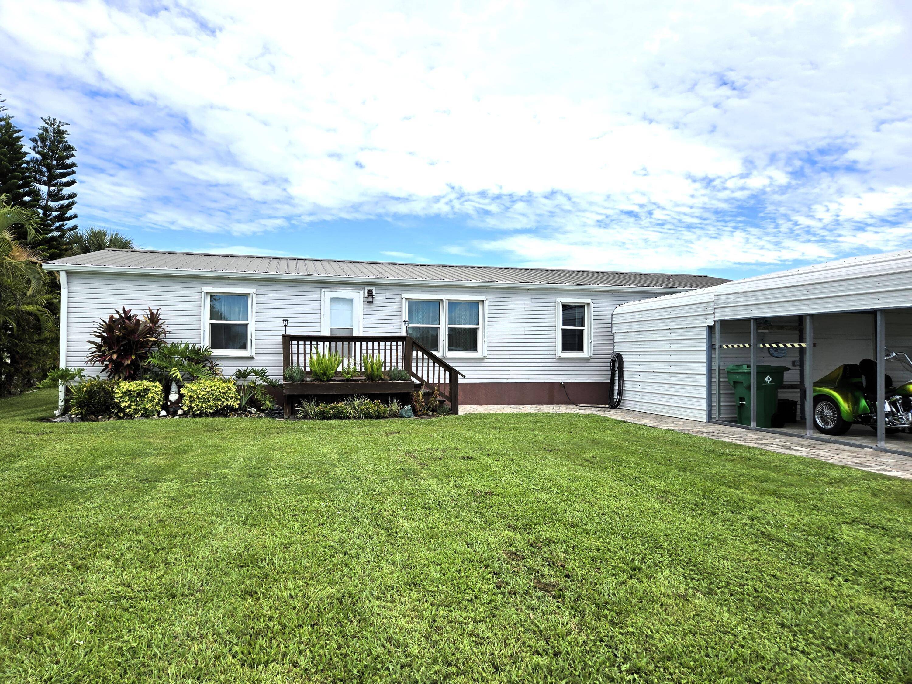 LAKEPORT 1999 Homes of Merit 3 bd 2 ba DWMH w 1620 sf under air and a total of 1, 692 sf.