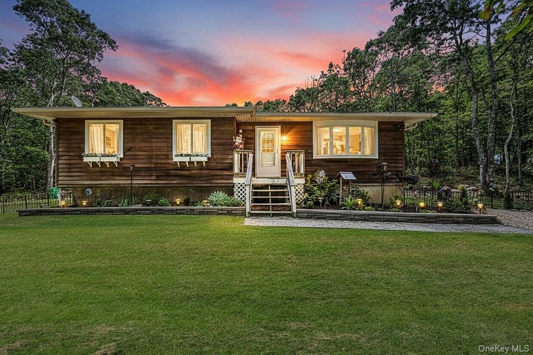 Hampton Bays Raised Ranch on Expansive 1.