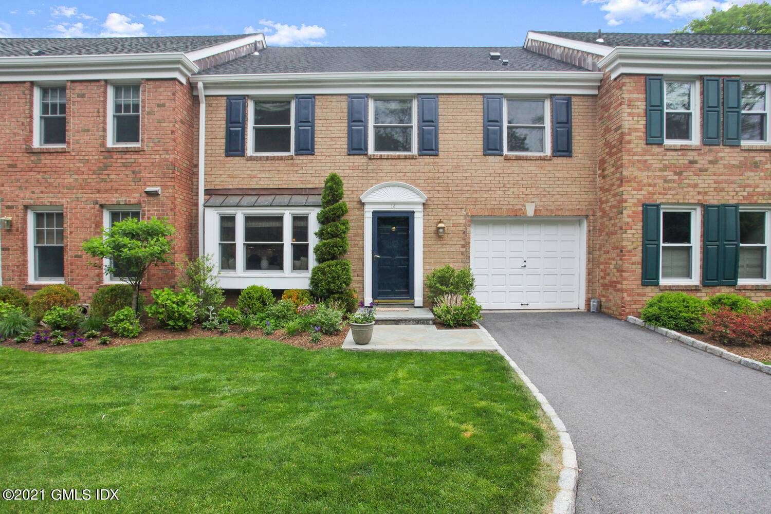 This Sophisticated Turnkey Townhouse is Located in Beautiful Georgetowne North.