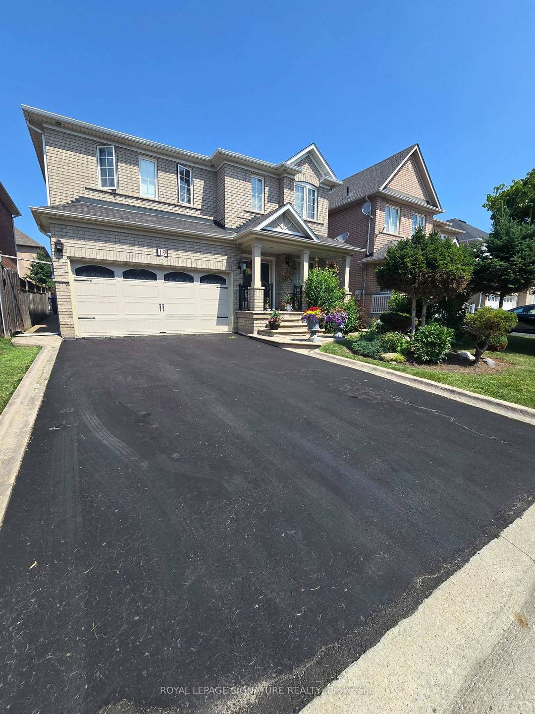 Ideal For A Young Professional Or Student.