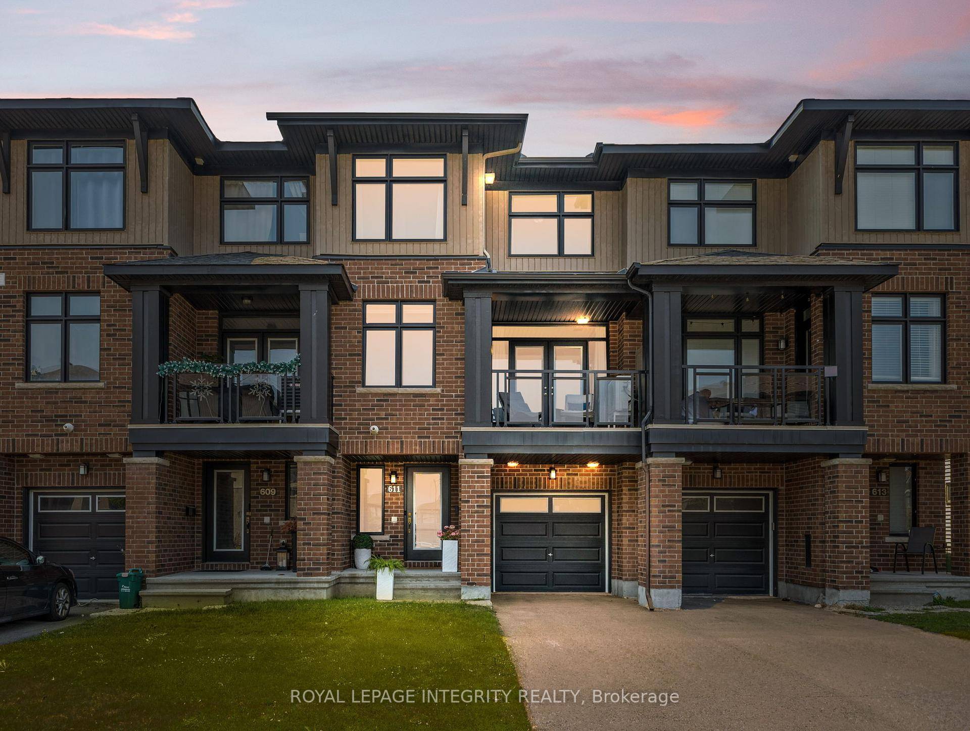Welcome to this Richcraft built 2 bed, 2 bath den freehold townhome no monthly fees !