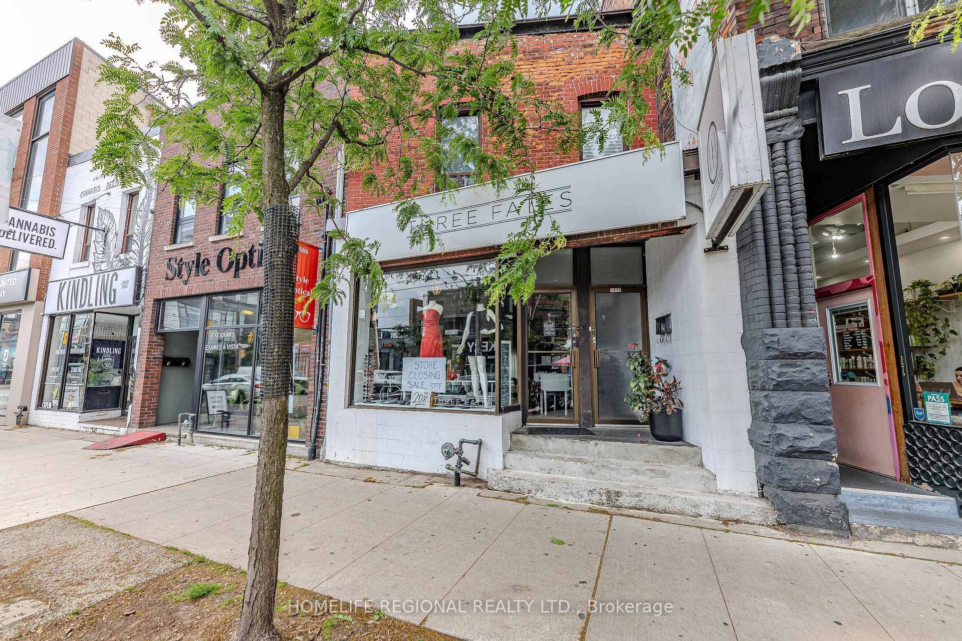Bright amp ; Airy 2 Bedroom Apartment in the Heart of Brockton Village Dundas West !