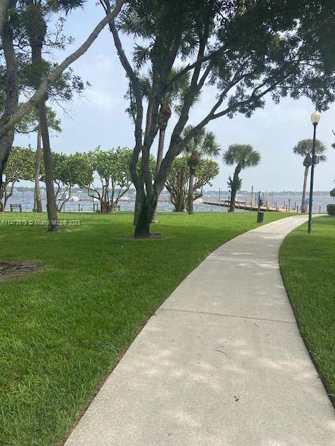 Steps to Loxahatchee Riverfront and you can see the lighthouse from the pool !