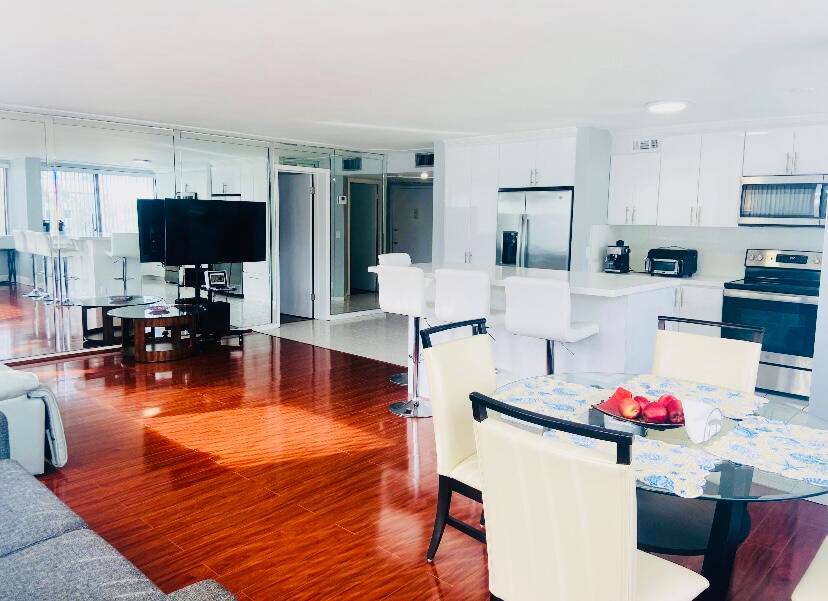 LOCATION LOCATION ! ! ! Beautiful corner apartment 2 2 with remodeled kitchen and amazing views of the city, the Outlets Mall Golf Resort just a few steps to Restaurants ...