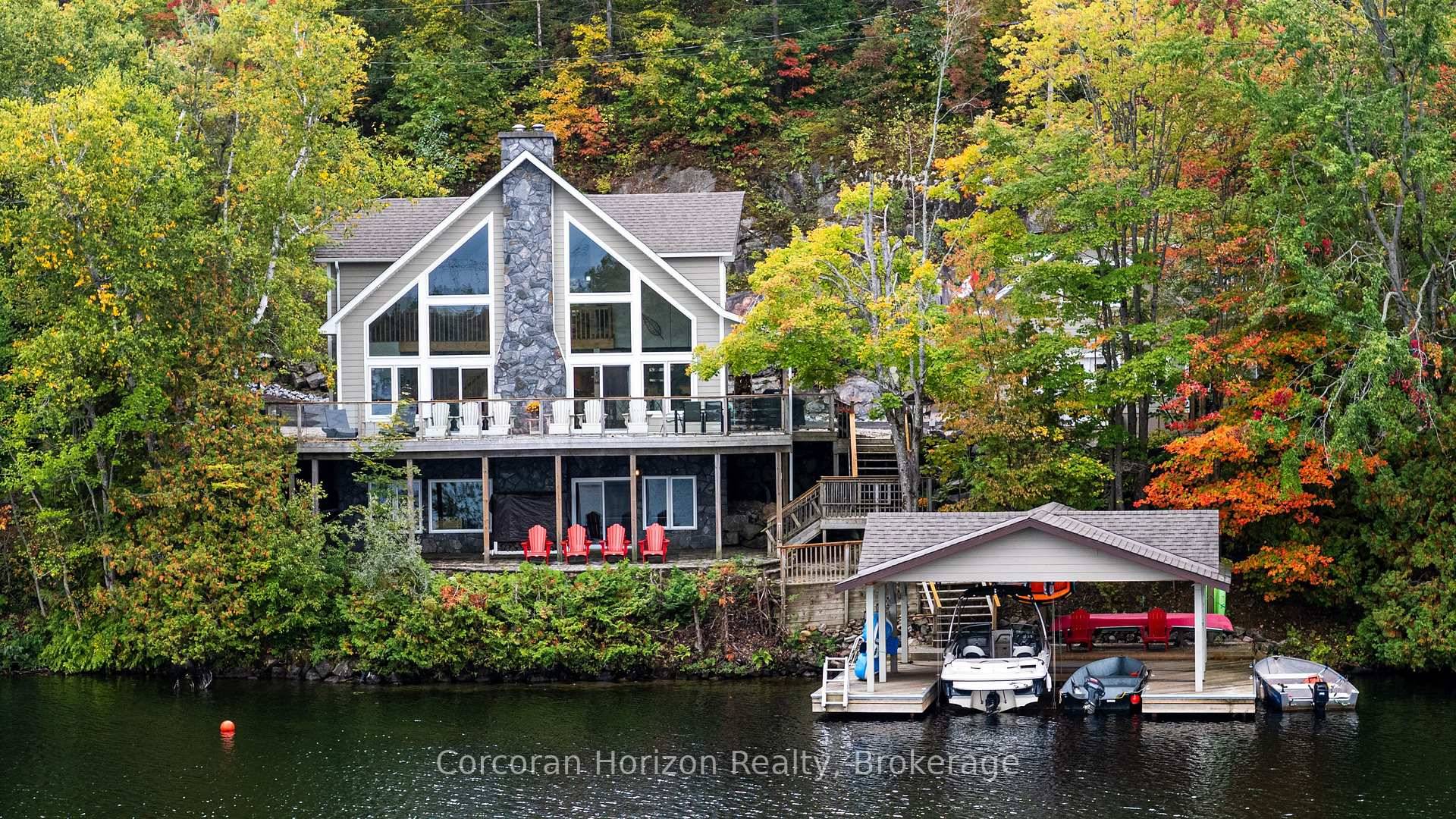 Escape to your dream retreat on the shores of Gloucester Pool, just steps from the Big Chute.