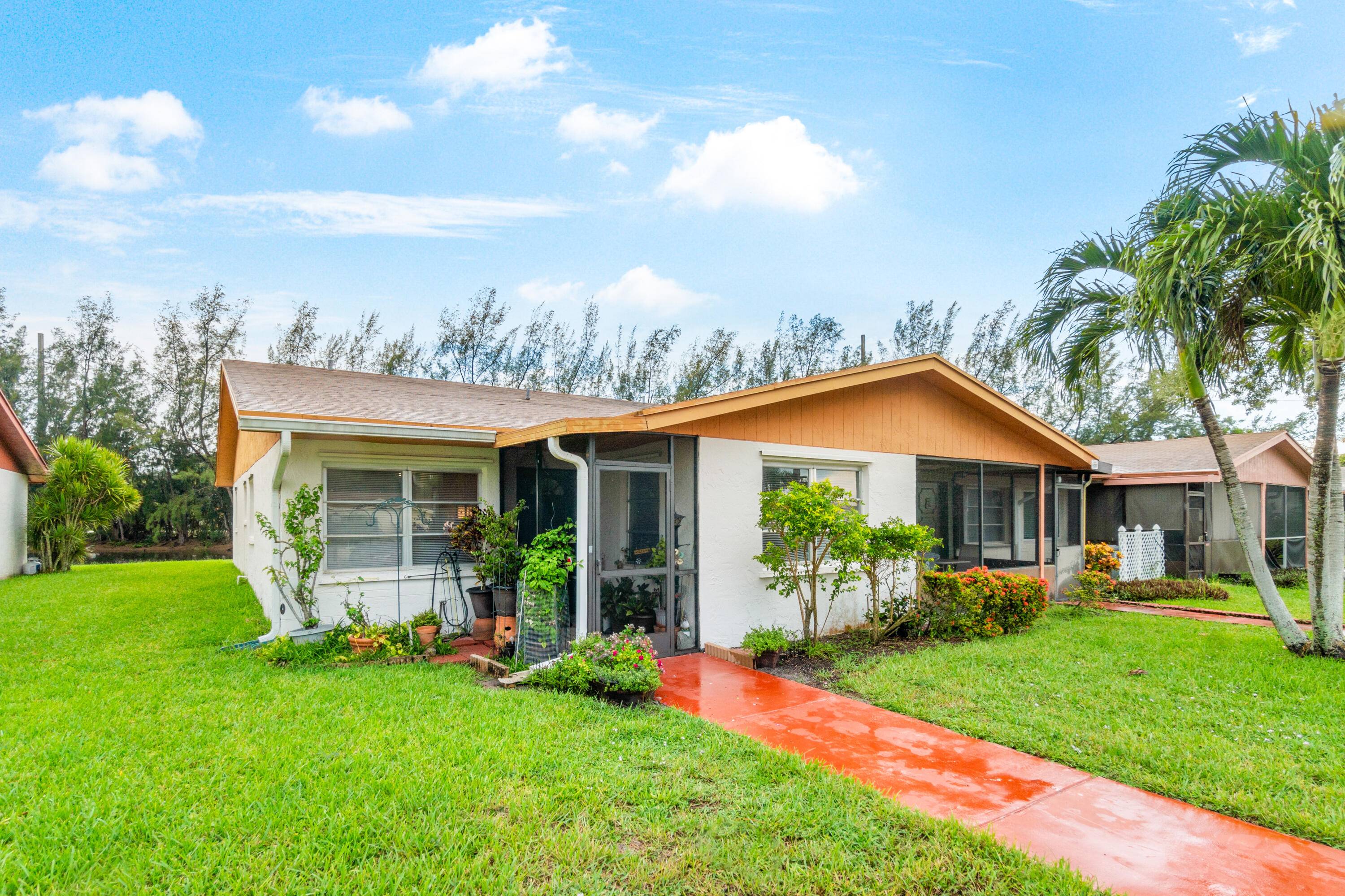PRICE REDUCTION ! 2 Bedrooms, 2 Bathrooms, Delray Villas Section1 is nicely updated with white shaker kitchen cabinets with granite countertops, newer stainless appliances.
