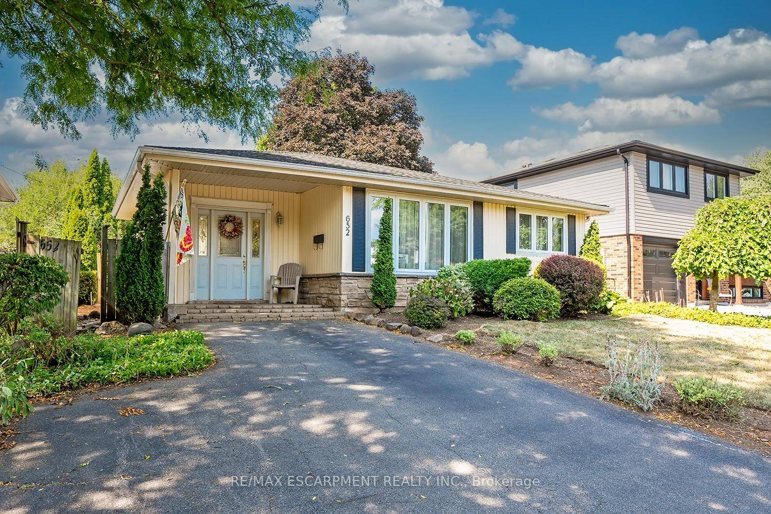 Beautiful 3 level back split on a private 50 foot x 110 foot lot in southeast Burlington !