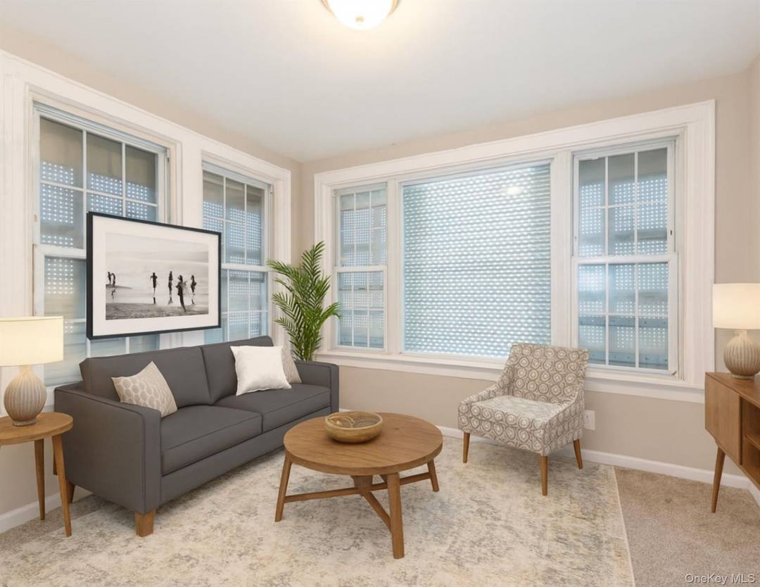 Don t miss this incredible opportunity to own a beautifully renovated 2 family home in the vibrant neighborhood of Saint Albans.