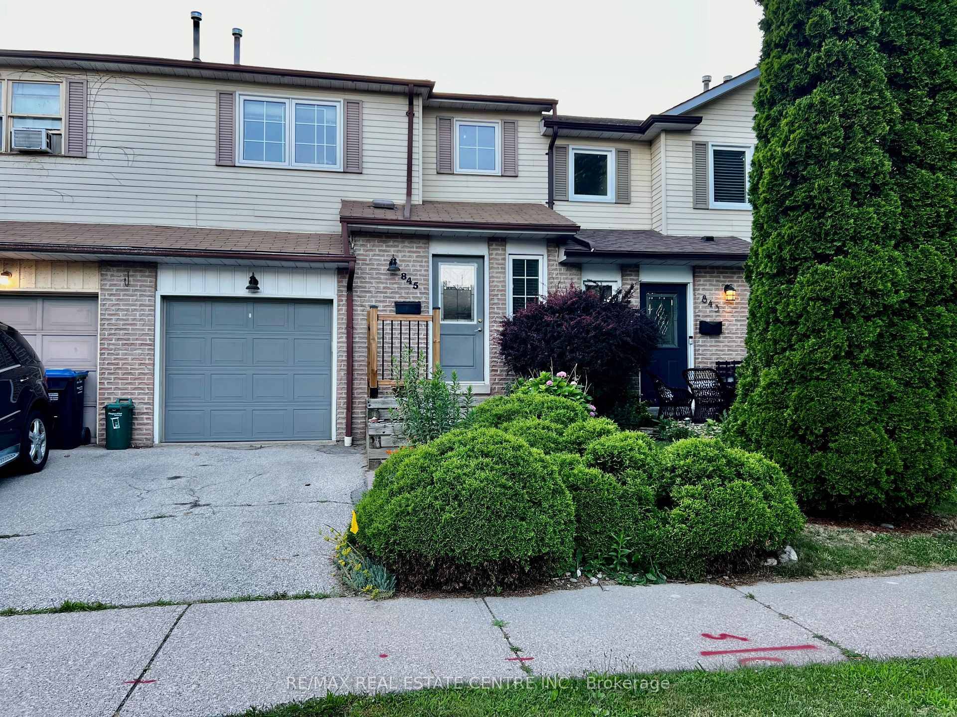 Welcome to the highly sought after Lorne Park neighborhood a prime location just a short walk to the lake, parks, Port Credit and within the coveted Lorne Park school district.