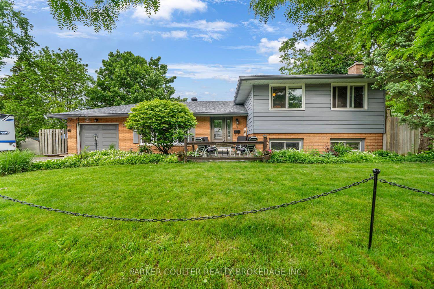 Welcome to 7 Broadmoor Avenue !