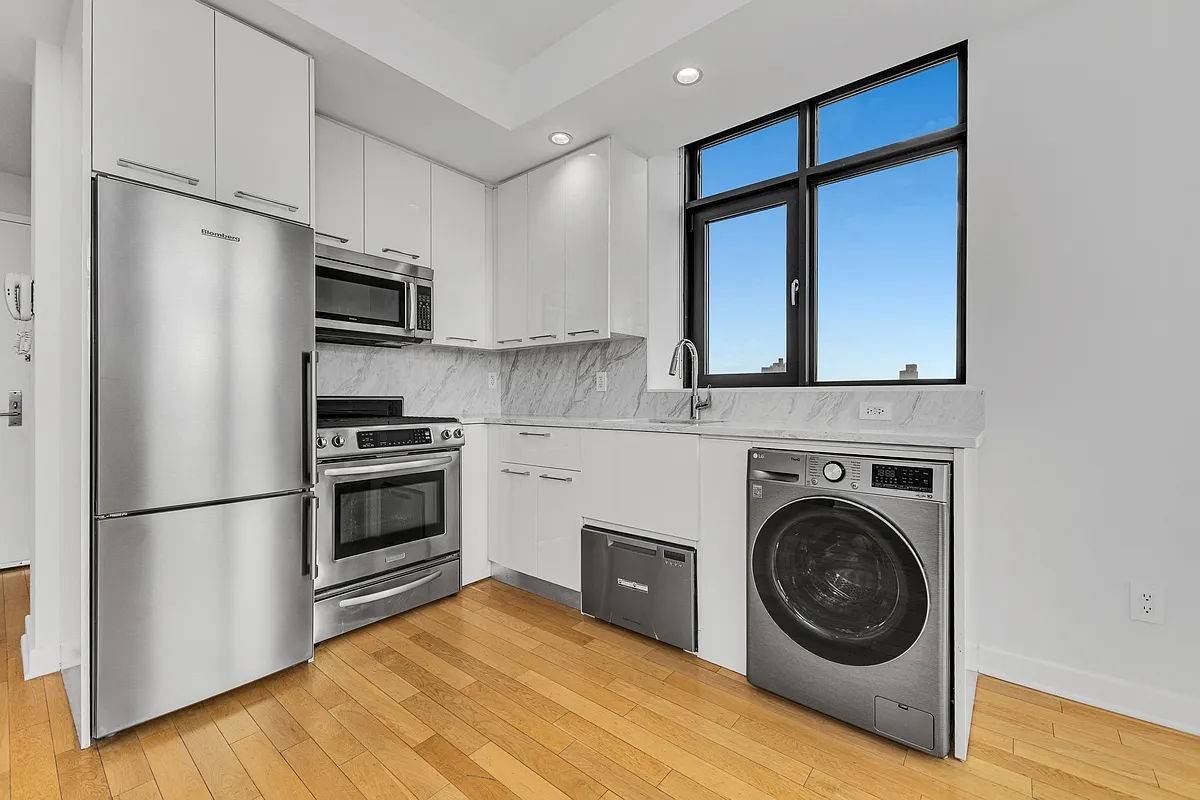 Welcome to The Knox ! Experience contemporary luxury and iconic New York living at The Knox, a high rise redefining urban elegance in the heart of NYC.