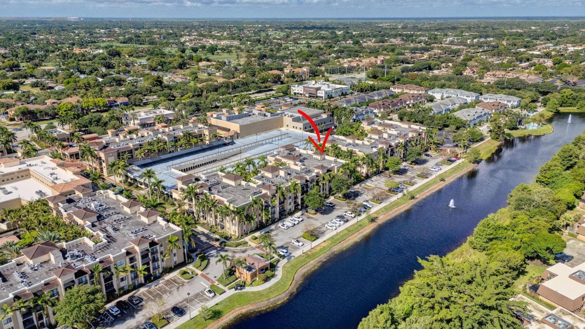 Pristine Turnkey condo beautifully furnished.