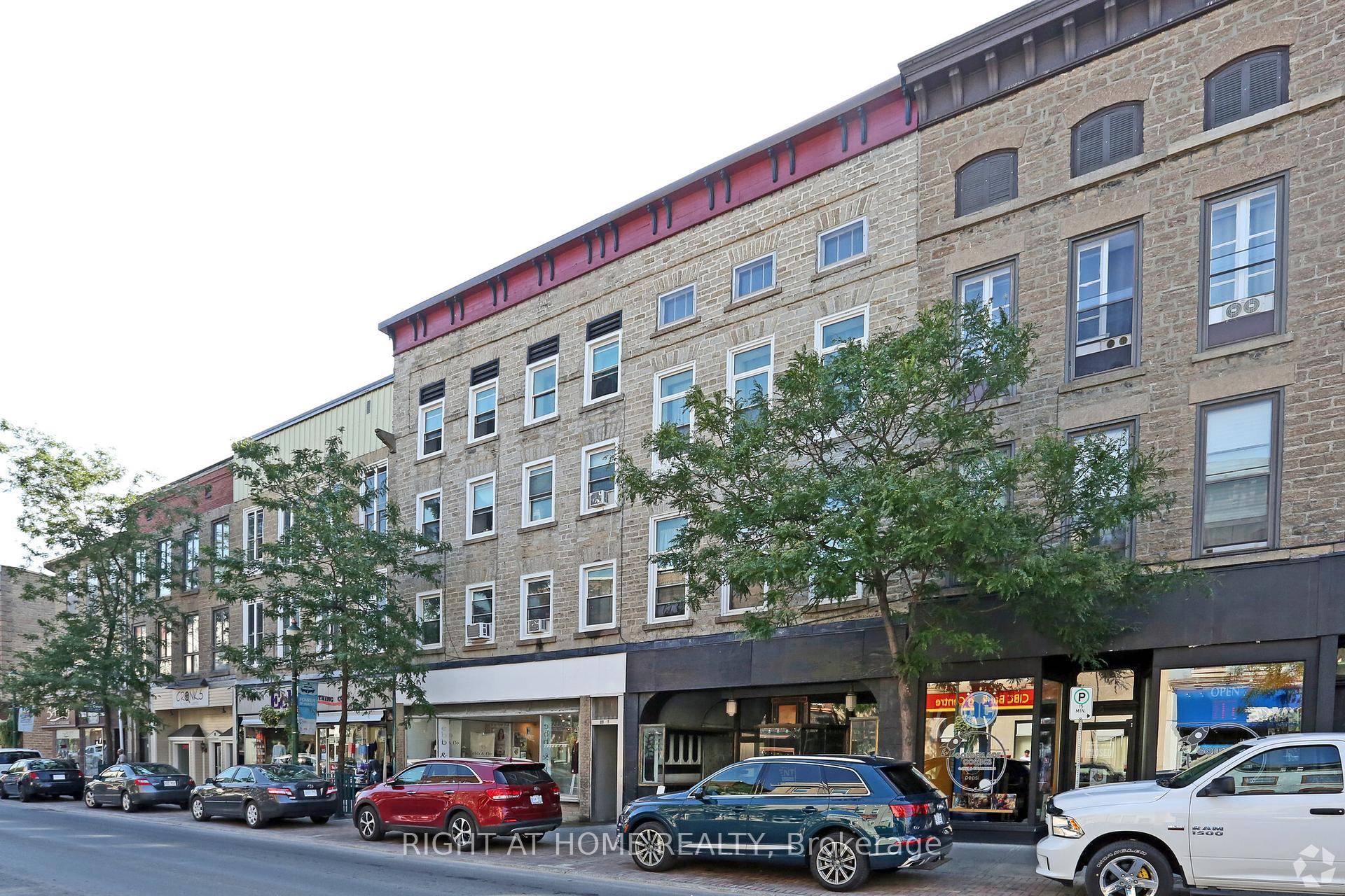 6. 5 Cap rate. River view !