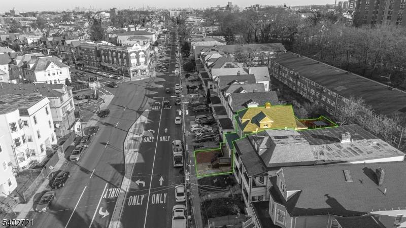 ATTENTION BUYERS INVESTORS DON'T MISS THIS ONE !