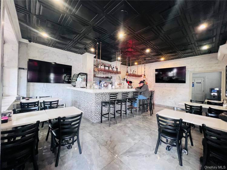 Prime Corner Retail Space for Lease in Bensonhurst !