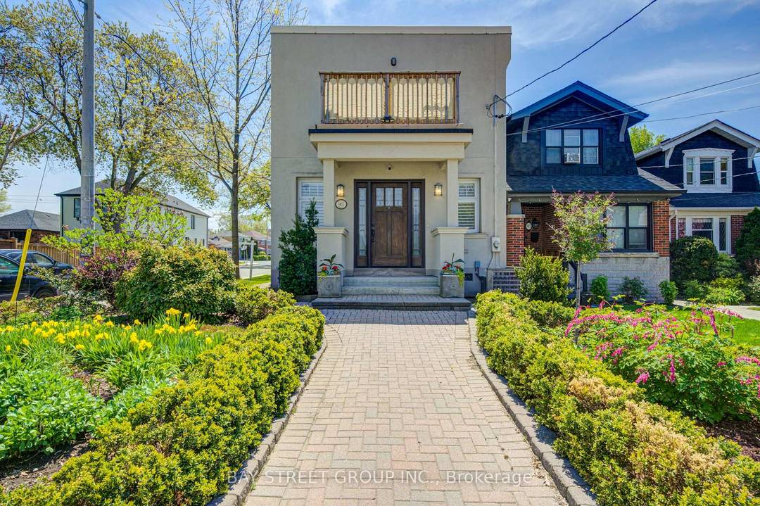 Stunning Detached Corner Lot Gem In Highly Coveted Broadview North !