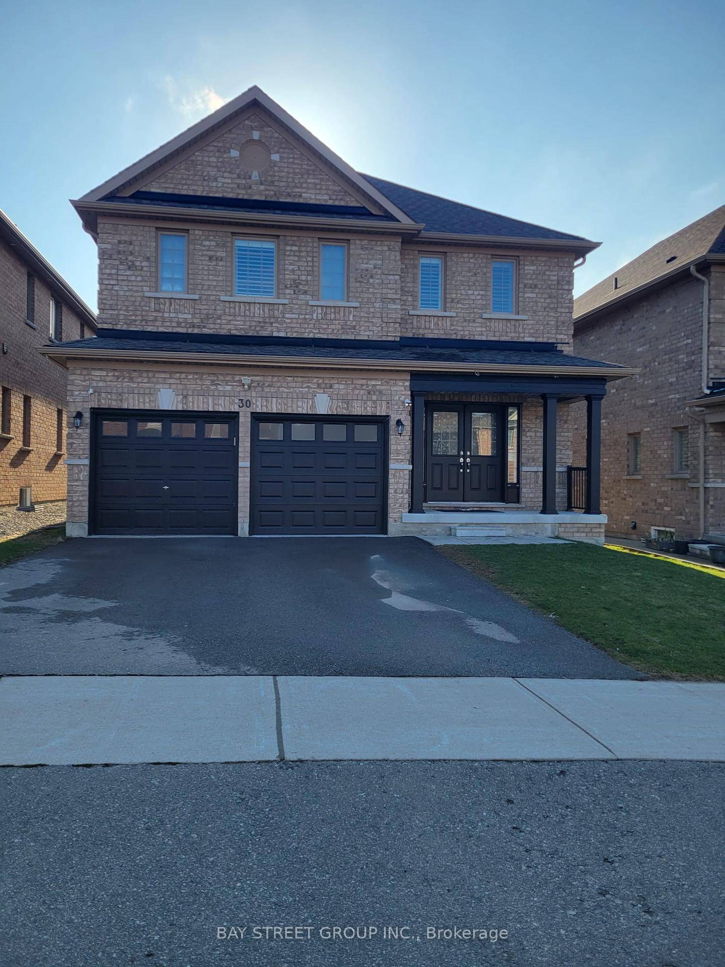 WOW ! for rent Brand new legal basement in sought after Bradford area, 2 spacious bedrooms, 1 Full washroom, dream chef's kitchen with quartz countertops amp ; stainless steel appliances, ...