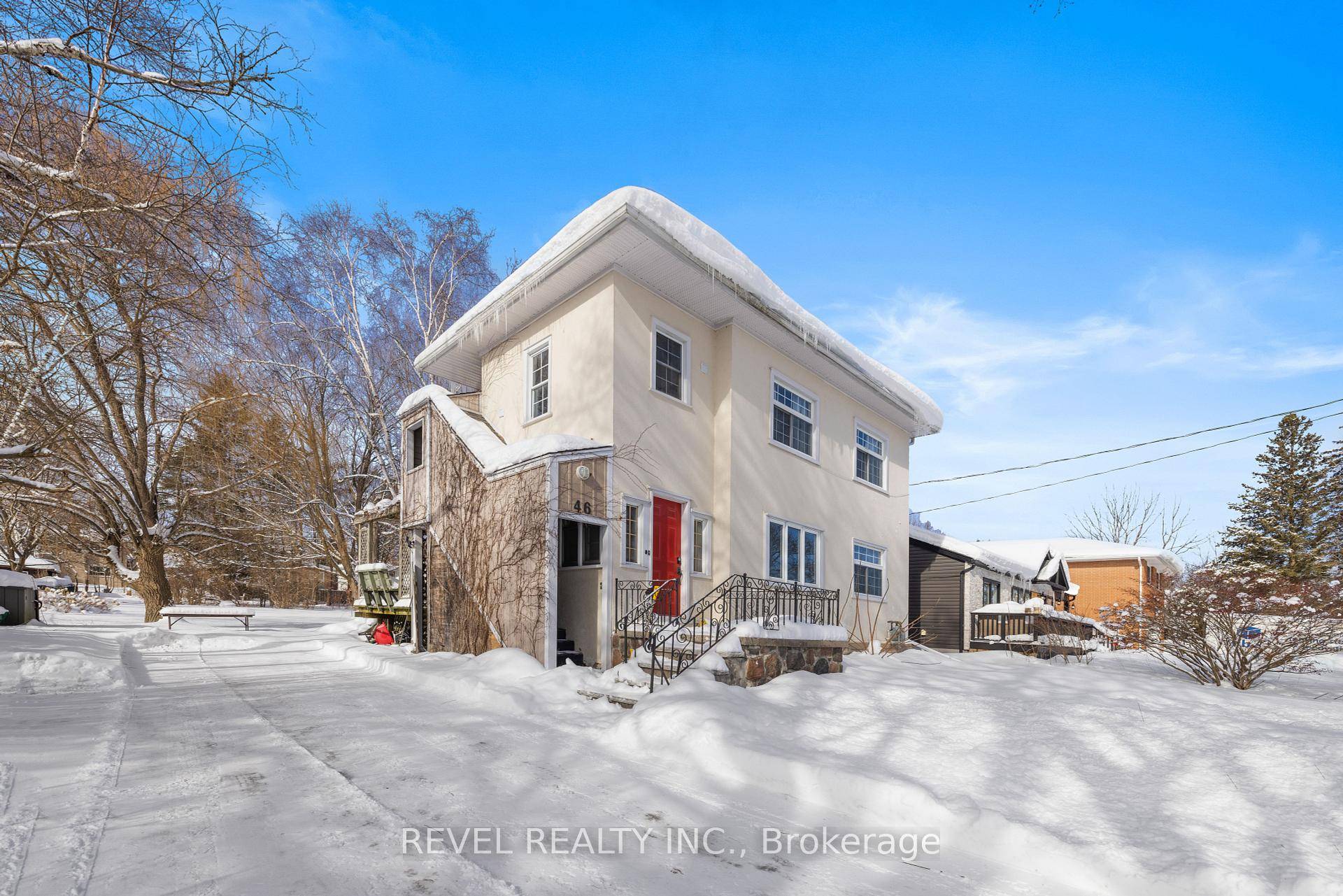 Welcome to this beautifully renovated 1 bedroom, 1 bathroom second floor apartment, offering over 600 sqft of modern living space in a prime Barrie location.