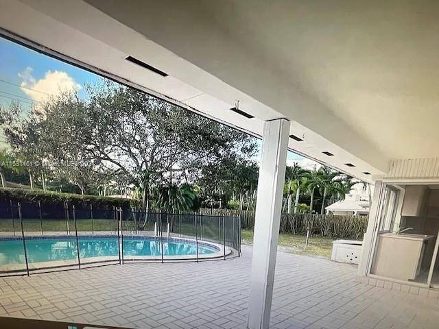 Beautiful 3bed 2 full bath house with pool in PALMETTO BAY.