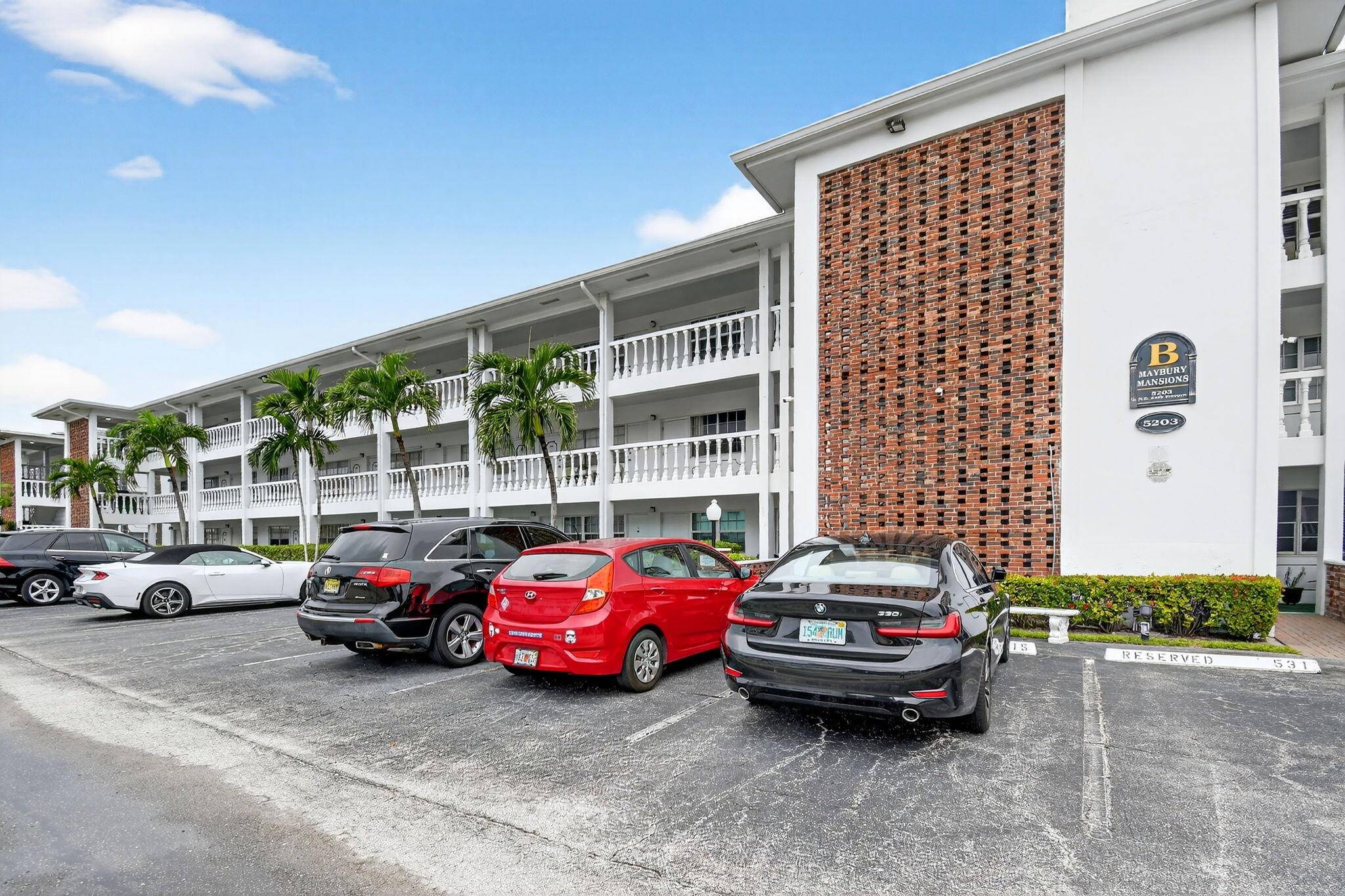 Nestled in this quiet, Old Florida style community of charming low rise buildings, is this 1 bedroom, 1 bath condo surrounded by so many different events and just a short ...
