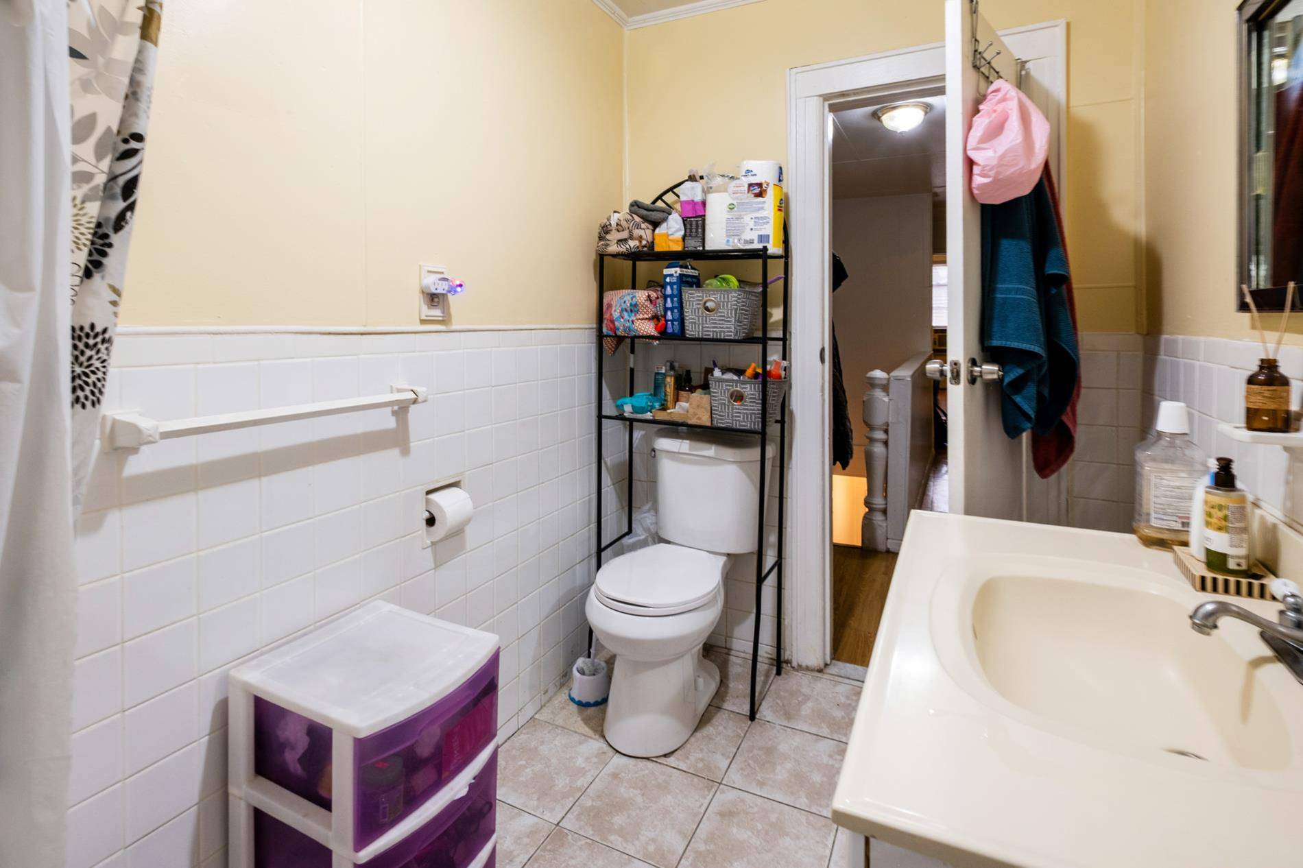 Welcome to 101 14 95th St, Ozone Park, Queens Located in the heart of Ozone Park.