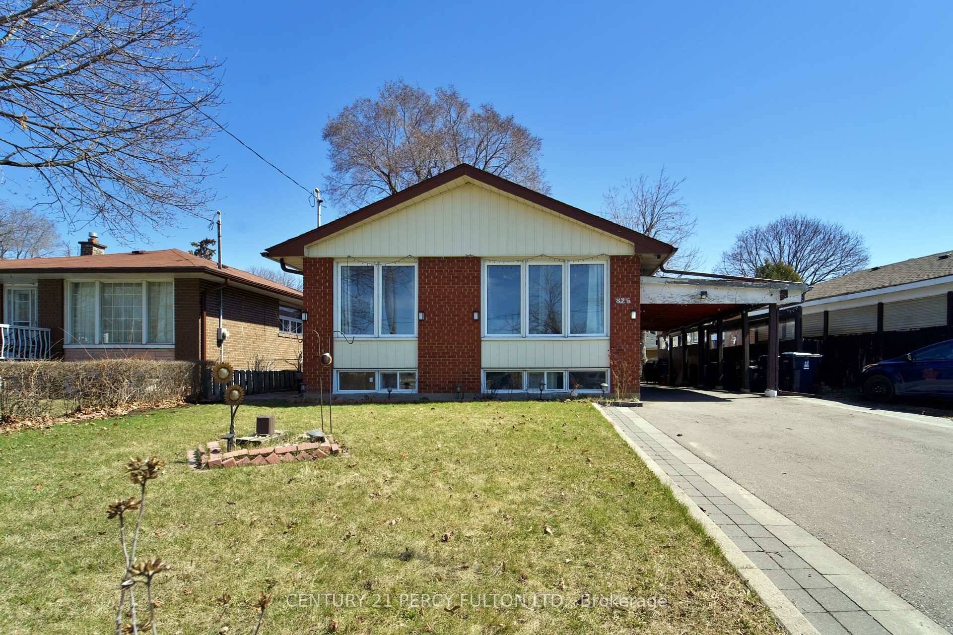 Welcome to 3 Bedroom 1 Bath detached Bunglow located in the sought after Woburn community !